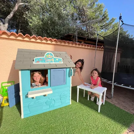 Julia 아파트 파코스탄