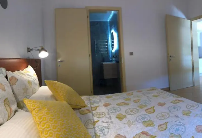 Julia 아파트 파코스탄