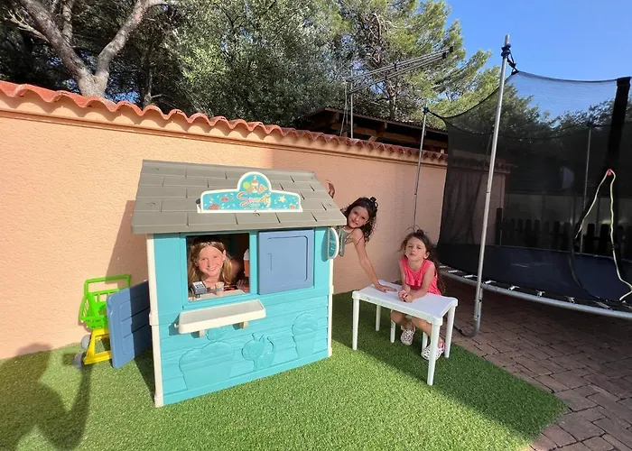 Julia 아파트 파코스탄