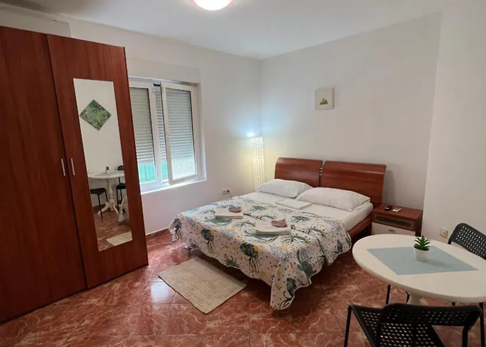 Julia 아파트 파코스탄